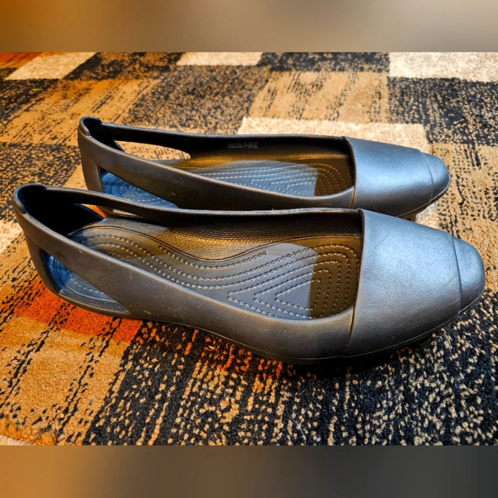 Womens Croc Flats Size 10